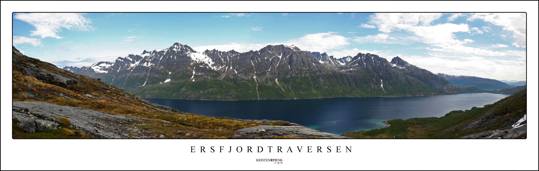 ErsfjordTraversenPanorama1.jpg - Utsikt mot Ersfjorden med den kjente Ersfjordtraversen i bakgrunnen. Sett fra Storsteindalen på vei opp mot Vinterhamntinden på Kvaløya. (Juni 2010)