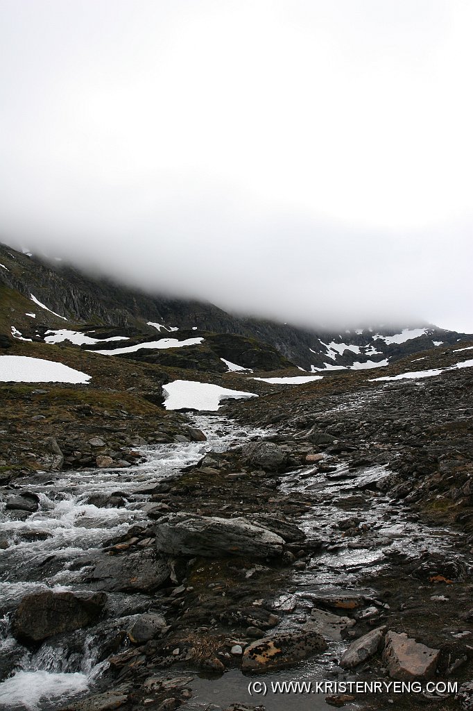 IMG_0211.JPG - Små bekker som renner nord for Skjelelvhøgda.