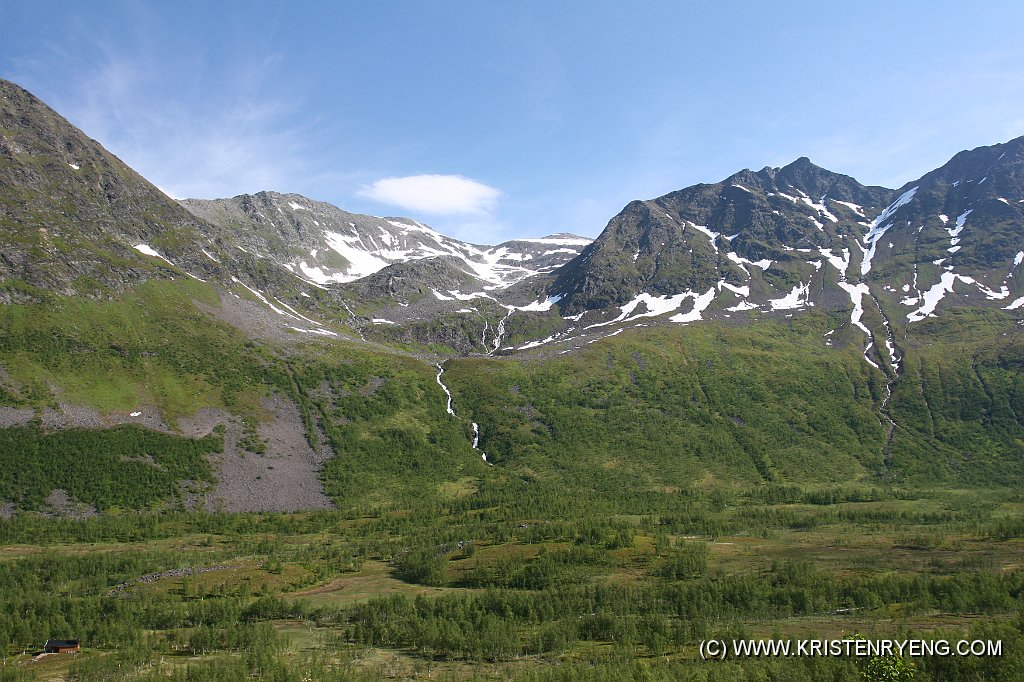 IMG_0233.JPG - Saltdalen med navnløse topper mellom 1200 - 1300 moh. Et flott turområde.