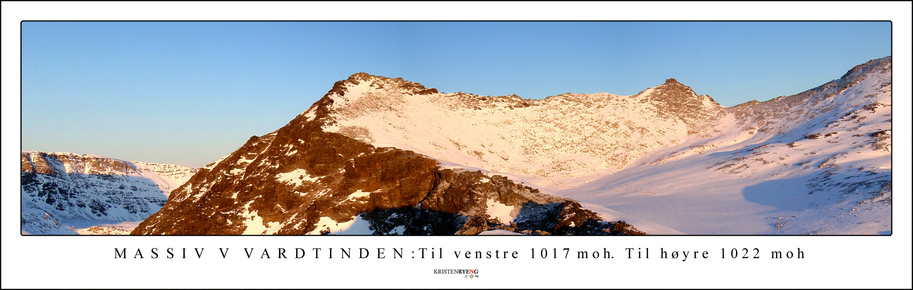 Panorama-MassivVVardtinden2.jpg - Oversikt over fjellmassivet vest for Vardtinden ved Breivikeidet. Toppene måler 1017 og 1022 moh, men har ingen navn.