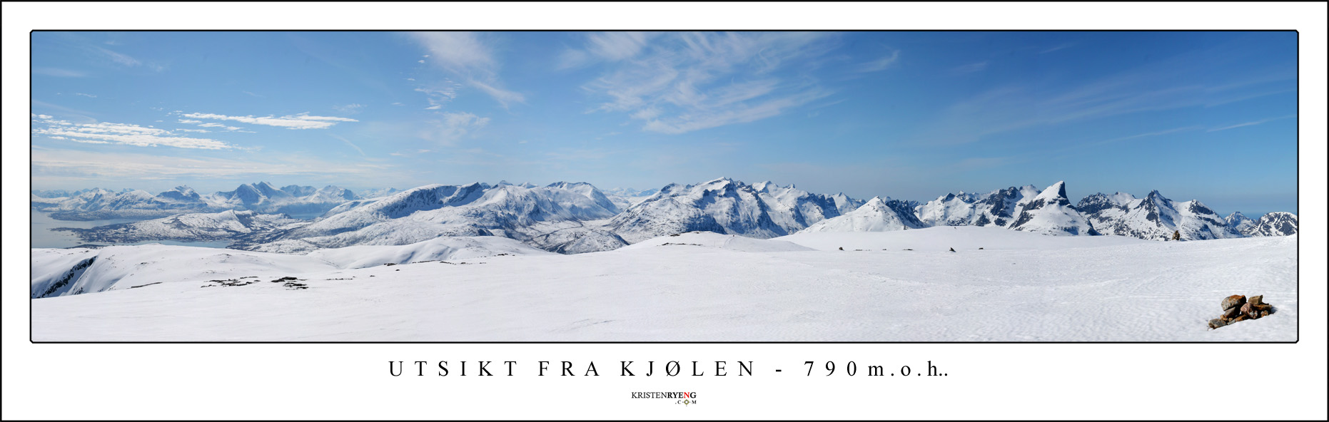 PanoramaFraKjolen.jpg - Utsikt fra Store Kjølen (790 moh) på Kvaløya. Ute til høyre ses Kvaløyas høyeste fjell, Store Blåmann med sin "trekantform" i toppen.