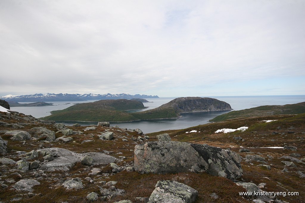 IMG_0049.JPG - Fjorden på motsatt side av Tussøya heter Tåfjorden og har en flott sandstrand. En perle for de med båt.