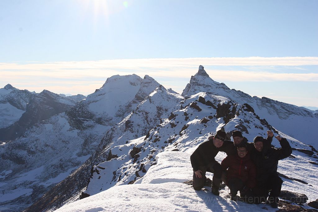 IMG_0399.JPG - Kristen, Lars, Mona og Ray på toppen av Gabrielfjellet.