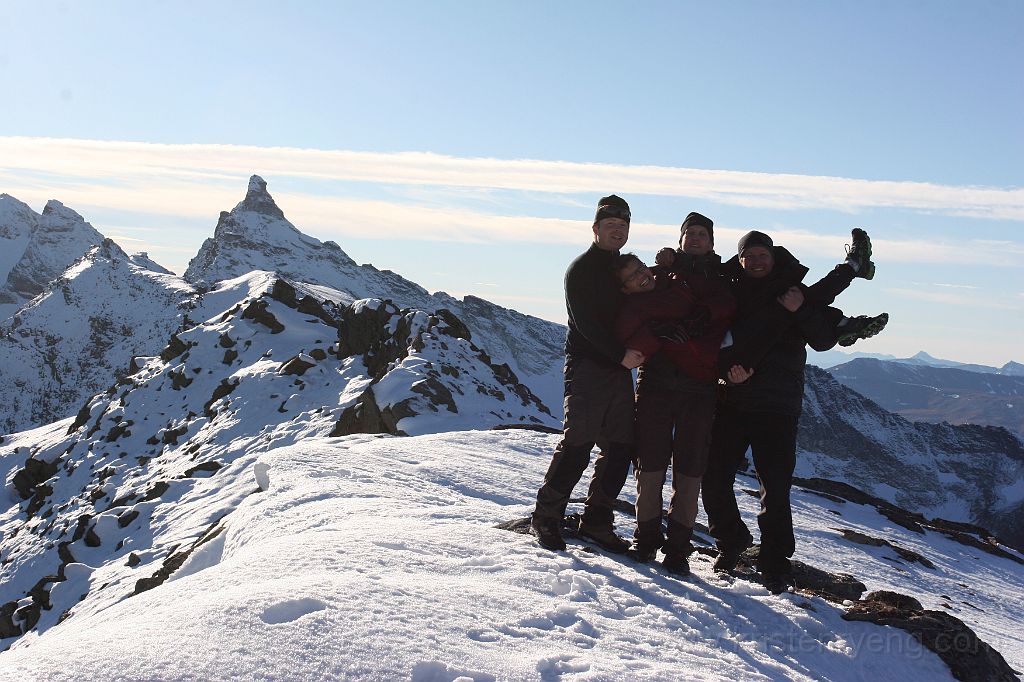 IMG_0402.JPG - Kristen, Lars, Mona og Ray på toppen av Gabrielfjellet.