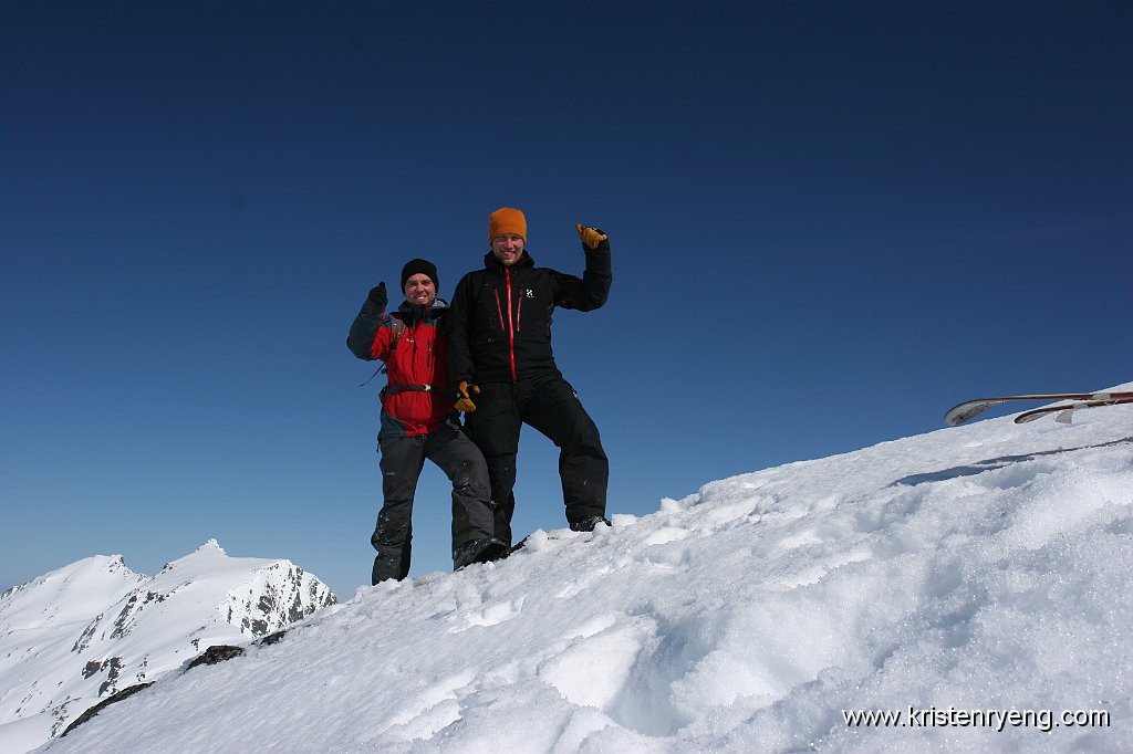 IMG_0232.JPG - Kristen og Håvard på toppen av Skulgamtinden, 824 moh.