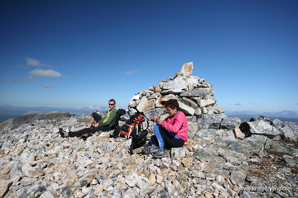 IMG_0402.JPG - Geir Arne og Mona på toppen av Soltindan.