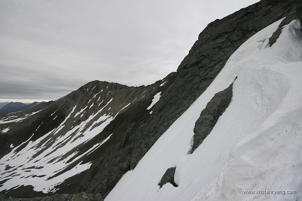IMG_0024.JPG - Fra Flatfjellet ses Bjørndalstindan (913 moh) mot nord .