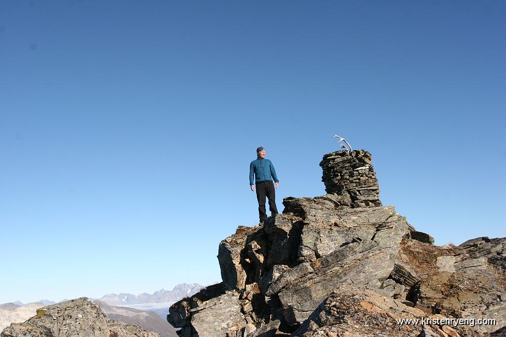 IMG_0117.JPG - Kristen på toppen av Storfjellet (1089 moh)