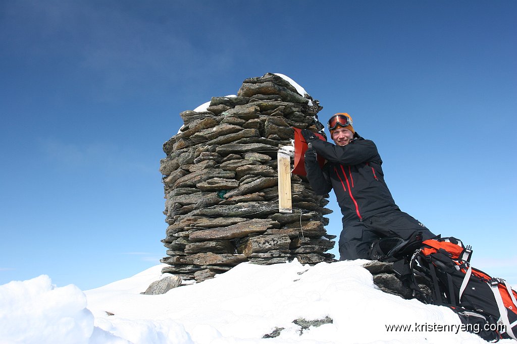IMG_0094.JPG - Kristen på toppen av Stormheimfjellet 1181 moh.