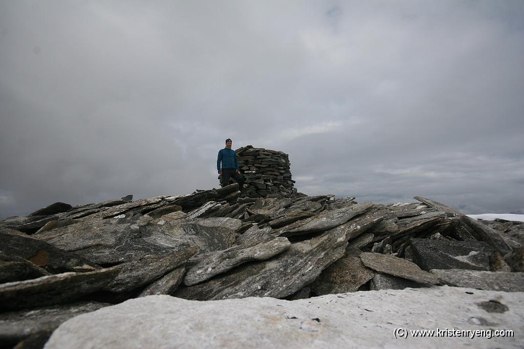 IMG_0417.JPG - Kristen ved toppvarden på Tverrbotnfjellet, 1299 moh.