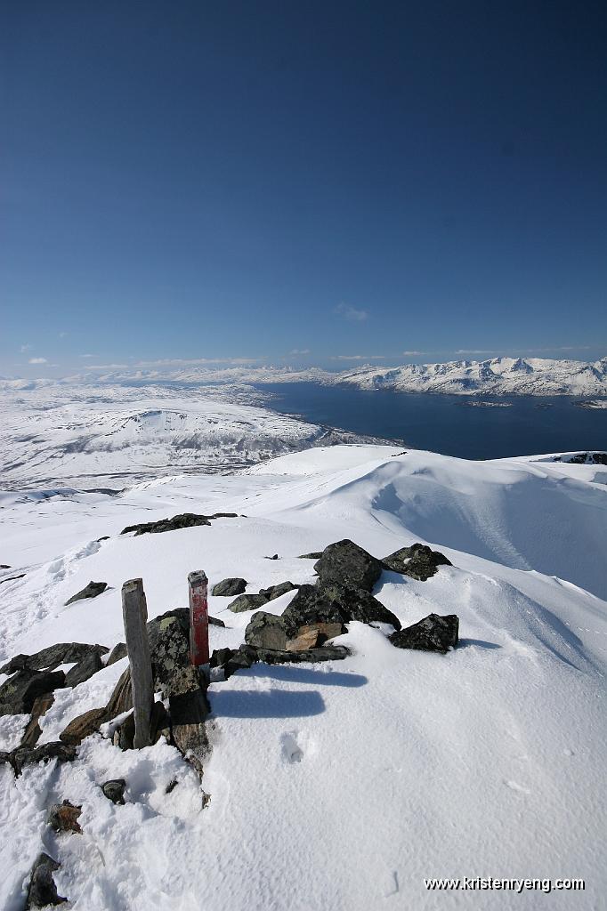 IMG_0097.JPG - Toppen av Ullstinden (1078 moh). Den "ekte" Ullstinden ligger litt lengre bak og er litt høyere.